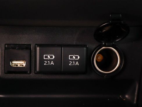 Used 2021 Toyota Highlander XLE image 36