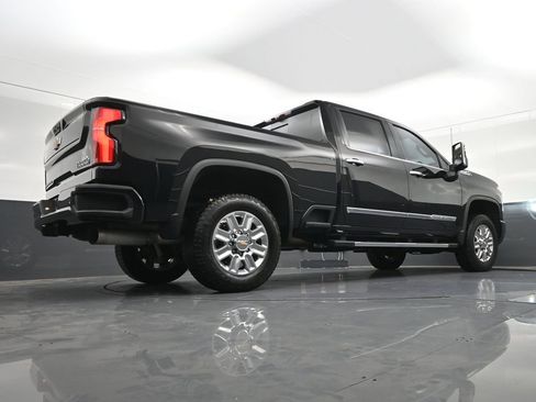 Used 2024 Chevrolet Silverado 2500 High Country w/ High Country Premium Package AWD/4WD image 29