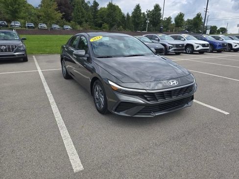 Used 2024 Hyundai Elantra SEL FWD image 7