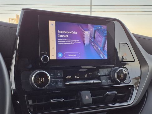 Used 2024 Toyota Highlander LE image 18