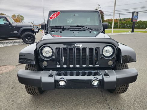 Used 2017 Jeep Wrangler Unlimited Sahara w/ Connectivity Group image 23