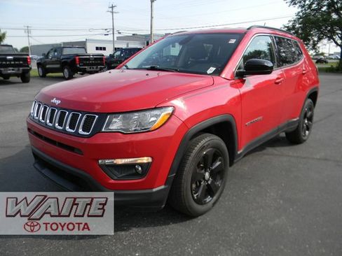 Used 2019 Jeep Cherokee Latitude Plus w/ Comfort/Convenience Group AWD/4WD image 5