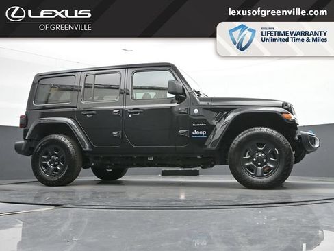 Used 2024 Jeep Wrangler Unlimited Sahara w/ Technology Group AWD/4WD image 34