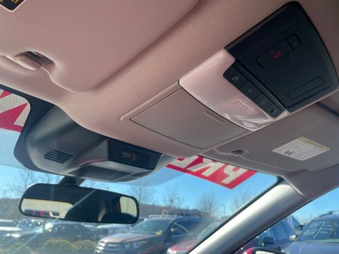 Used 2025 Nissan Rogue SV image 20