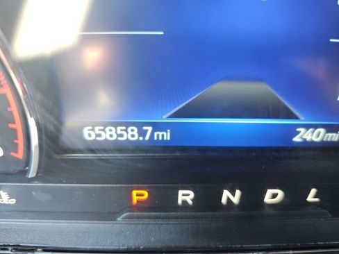 Used 2022 Ford Explorer XLT AWD/4WD image 26