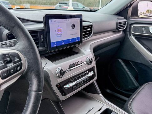 Used 2024 Ford Explorer XLT w/ Equipment Group 202A image 19