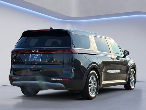 Used 2024 Kia Carnival LX image 5
