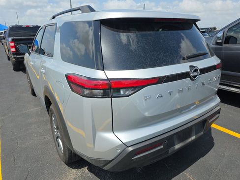 Used 2025 Nissan Pathfinder SV FWD image 4