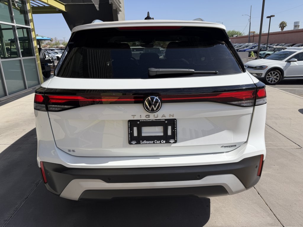Used 2025 Volkswagen Tiguan SE w/ Panoramic Sunroof Package AWD/4WD image 13