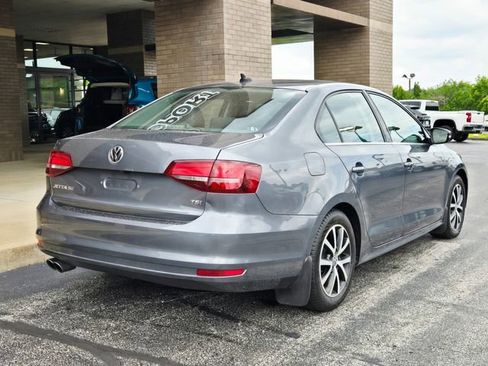 Used 2017 Volkswagen Jetta SE FWD image 6
