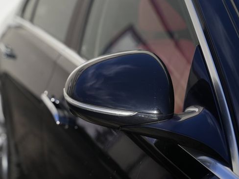 Used 2022 Mercedes-Benz S 580 4MATIC Sedan w/ AMG Line Package image 9