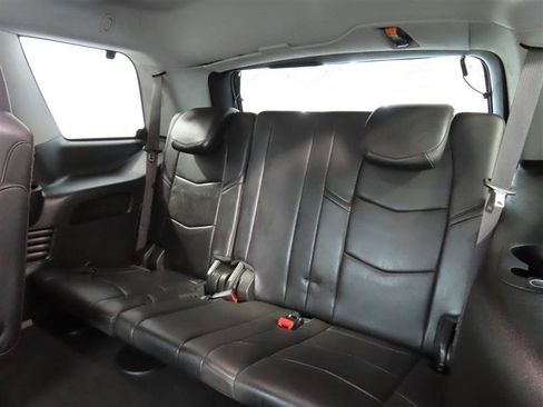 Used 2016 Cadillac Escalade Luxury RWD image 35