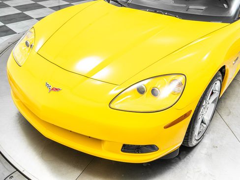 Used 2005 Chevrolet Corvette Coupe w/ Preferred Equipment Group RWD image 31