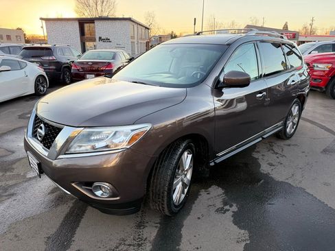 Used 2015 Nissan Pathfinder Platinum image 5
