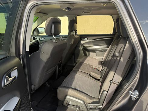 Used 2018 Dodge Journey SXT w/ Connectivity Group FWD image 9