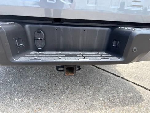 Used 2025 Nissan Frontier SV w/ SV Convenience Package RWD image 11