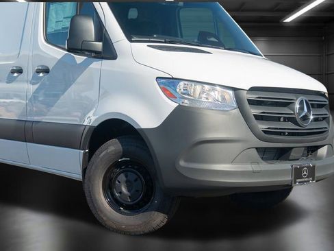 Used 2025 Mercedes-Benz Sprinter 2500 image 14