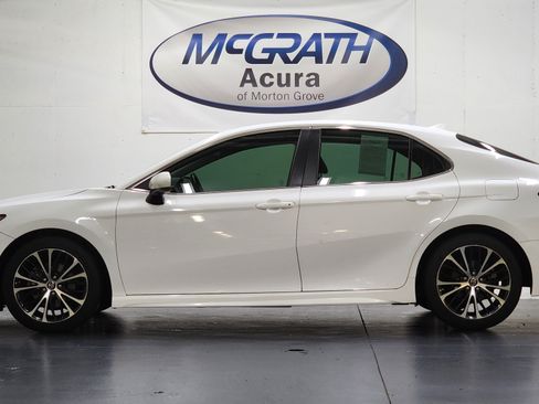 Used 2019 Toyota Camry SE FWD image 5