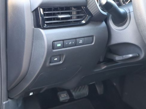 Used 2025 Nissan Sentra SV FWD image 21