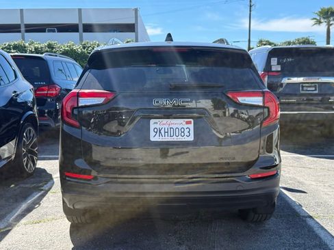 Used 2024 GMC Terrain SLE w/ Elevation Edition image 4