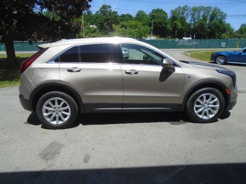 Used 2023 Cadillac XT4 Luxury w/ Cold Weather Package AWD/4WD image 9