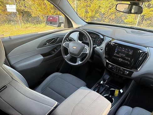 Used 2021 Chevrolet Traverse LT image 43