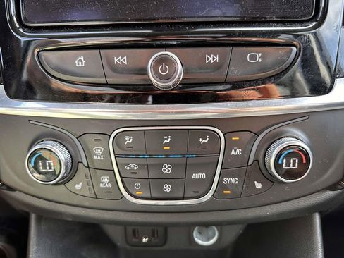 Used 2021 Chevrolet Traverse LT AWD/4WD image 23