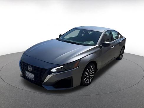 Used 2025 Nissan Altima 2.5 SV image 7