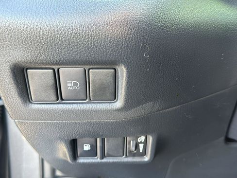 Used 2022 Toyota C-HR Limited image 12