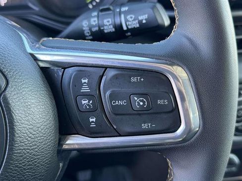 Used 2024 Jeep Wrangler Unlimited Sahara image 17