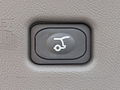 Certified 2023 Lincoln Nautilus Reserve w/ Equipment Group 201A image 8