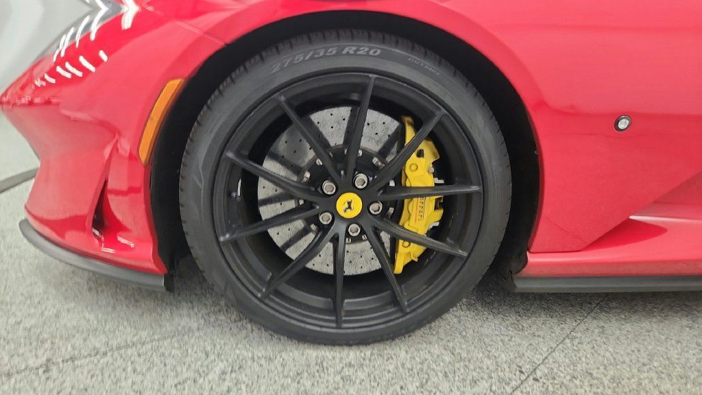 Used 2018 Ferrari 812 Superfast RWD image 15