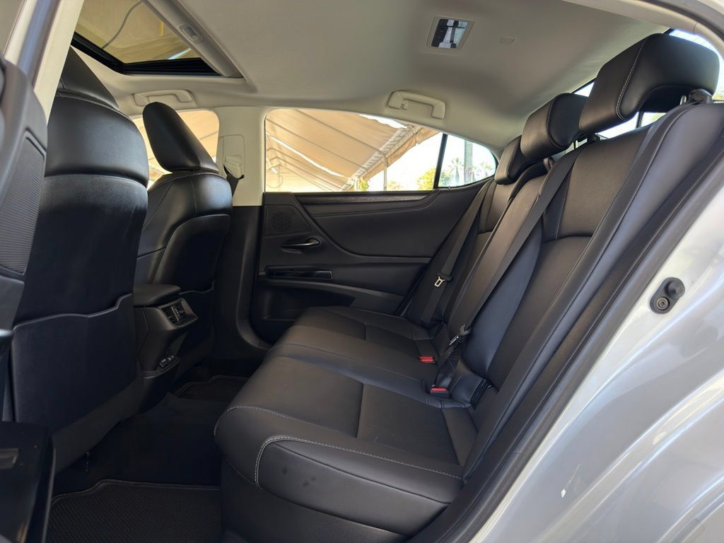 Certified 2024 Lexus ES 300h w/ Premium Package FWD image 16