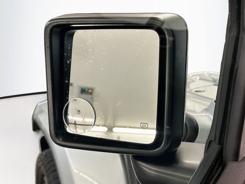 Used 2023 Jeep Wrangler Unlimited Sahara w/ Cold Weather Group AWD/4WD image 16