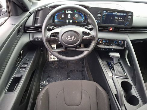 Certified 2025 Hyundai Elantra Sport image 12
