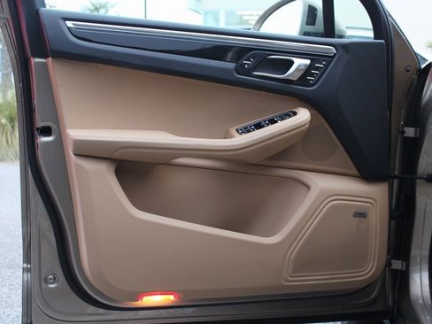 Used 2018 Porsche Macan image 18