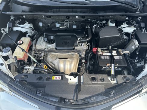 Used 2018 Toyota RAV4 LE FWD image 32