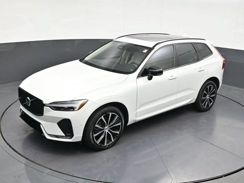 Used 2024 Volvo XC60 B5 Plus w/ Protection Package Premier AWD/4WD image 20