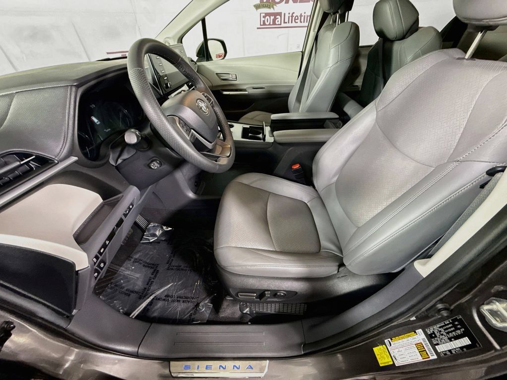 Certified 2024 Toyota Sienna Limited AWD/4WD image 25