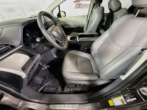 Used 2024 Toyota Sienna Limited AWD/4WD image 25
