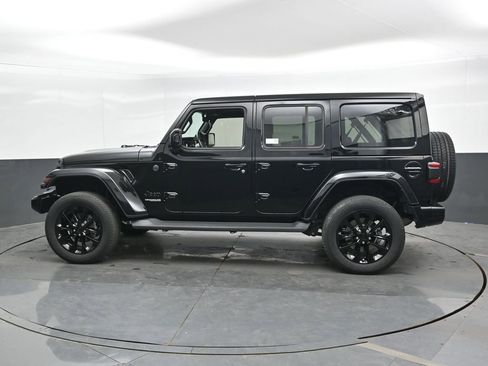 Used 2021 Jeep Wrangler Unlimited Sahara AWD/4WD image 8