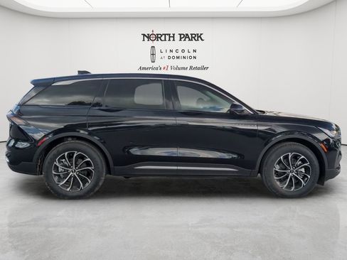 New 2026 Lincoln Nautilus Premier AWD/4WD image 4