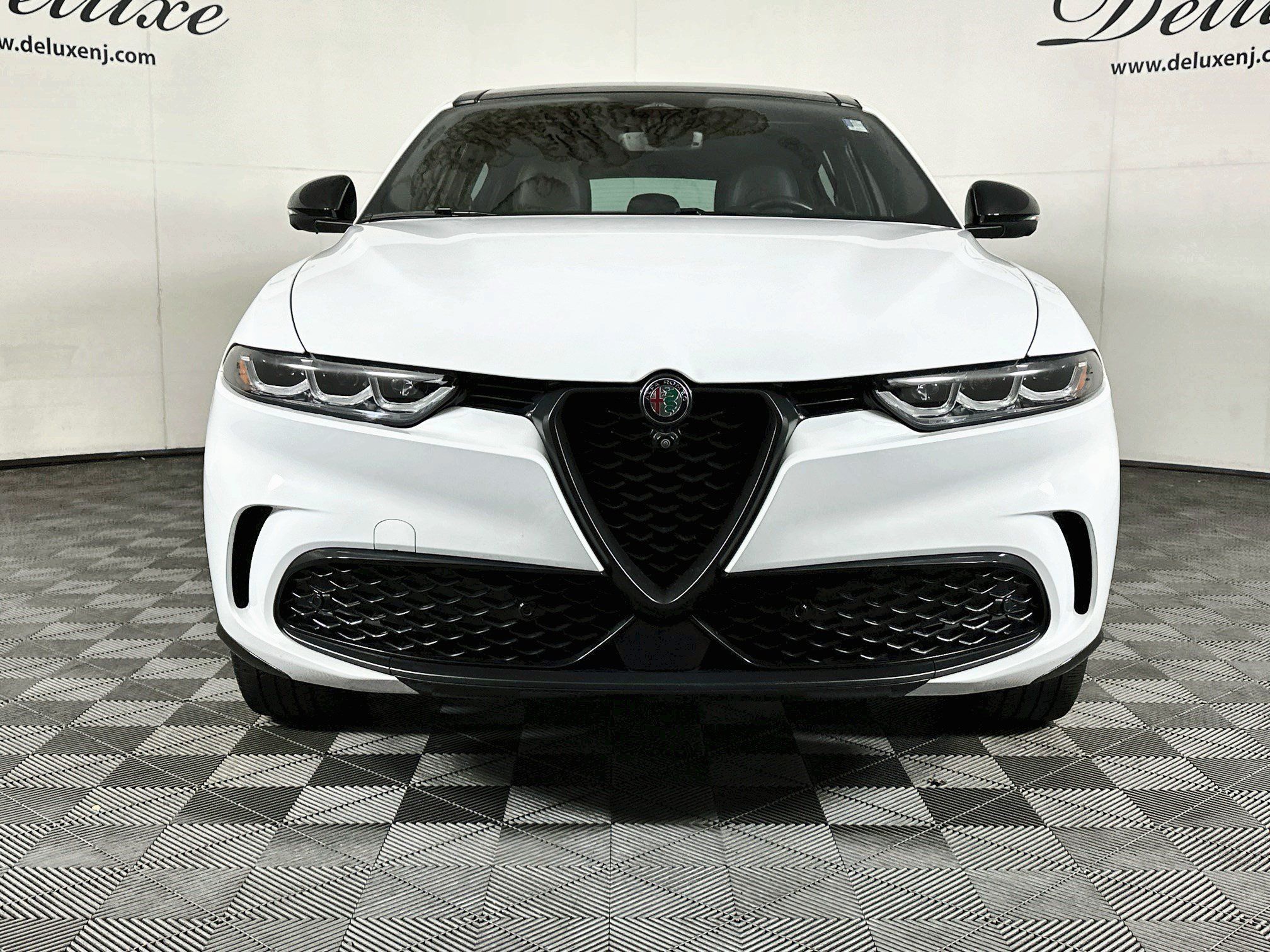 Used 2024 Alfa Romeo Tonale Veloce w/ Active Assist Package AWD/4WD image 2