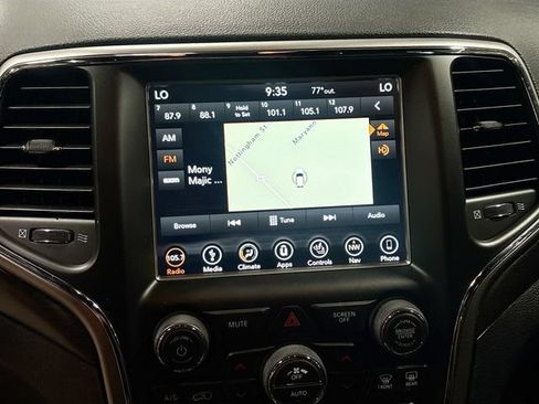 Used 2018 Jeep Grand Cherokee Altitude AWD/4WD image 14
