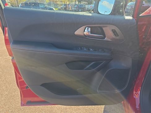 New 2026 Chrysler Pacifica Select image 28
