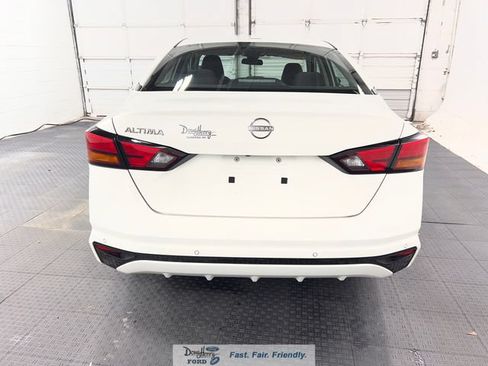 Used 2025 Nissan Altima 2.5 SV FWD image 6