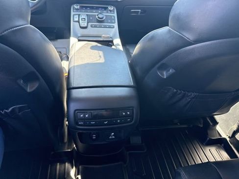 Used 2023 Hyundai Palisade SEL w/ Premium Package image 18