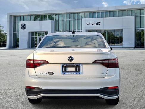 Certified 2022 Volkswagen Jetta SE FWD image 5