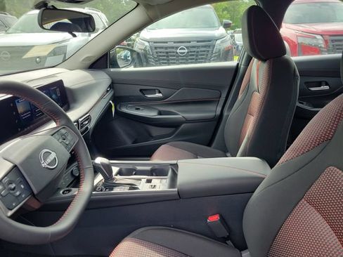 New 2026 Nissan Sentra SR w/ Floor Mat Package FWD image 14