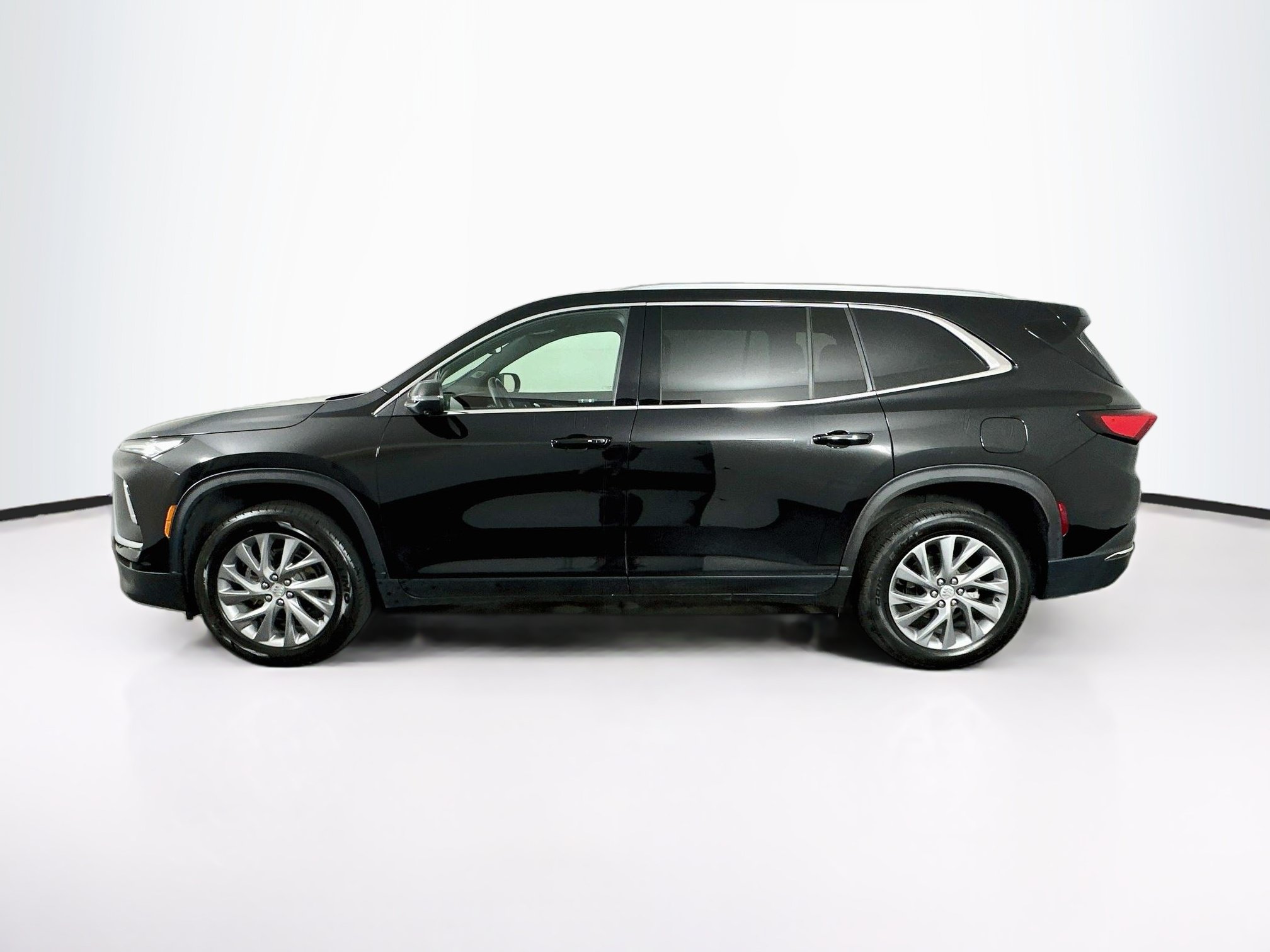 Used 2025 Buick Enclave Preferred FWD image 4